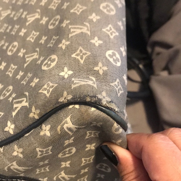 Louis Vuitton - Picture 1 of 6